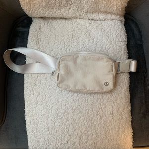 Lululemon Everywhere Belt Bag in White